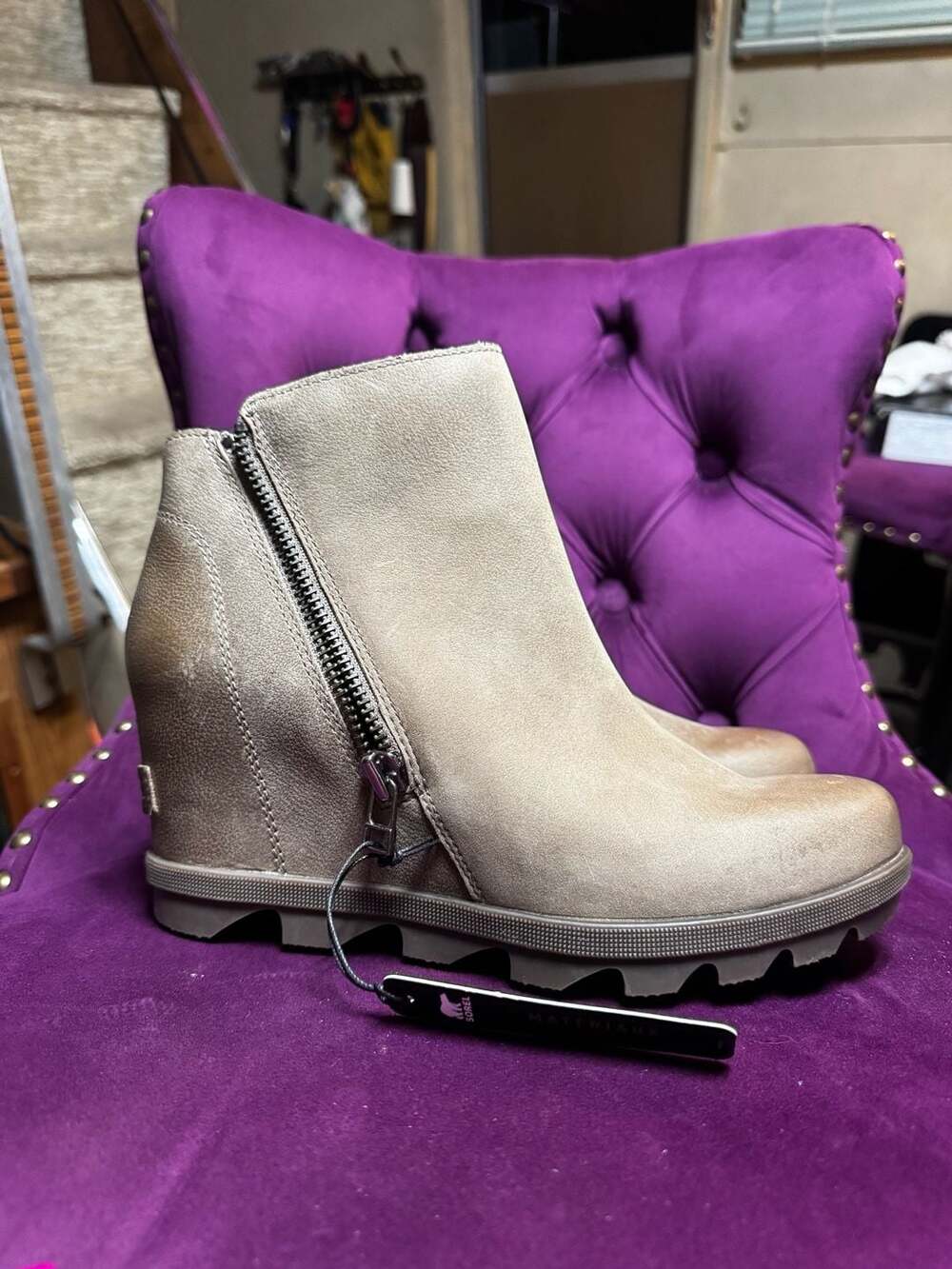 Sorel Joan Of Arctic Wedge II Zip Boots Size 8.5 taupe Suede Ankle